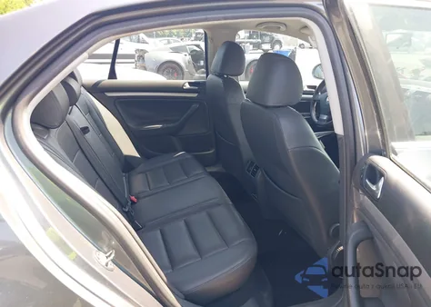 2008 Volkswagen Jetta Se/Sel z USA, uszkodzony, nr VIN 3VWRZ71K88M176385